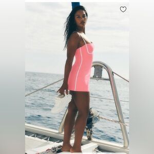 ALO Yoga Airbrush Streamlined Dress - Neon Bubblegum/White